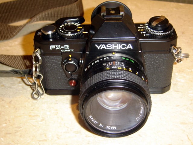 Yashica FX-D, lillebror til Contax